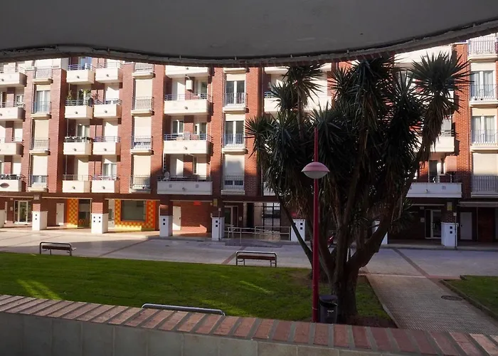 Con Piscina De Junio A Septiembre Y A 100 M De La Playa Castro Urdiales