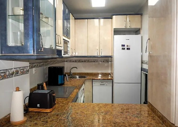 Con Piscina De Junio A Septiembre Y A 100 M De La Playa