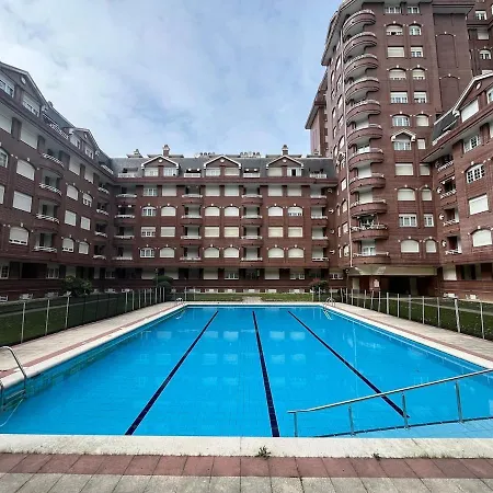Con Piscina De Junio A Septiembre Y A 100 M De La Playa 아파트