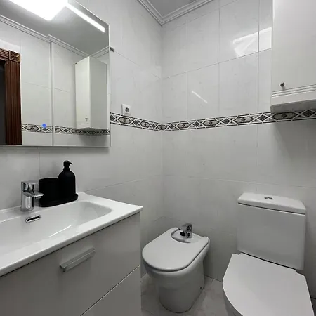 Con Piscina De Junio A Septiembre Y A 100 M De La Playa *