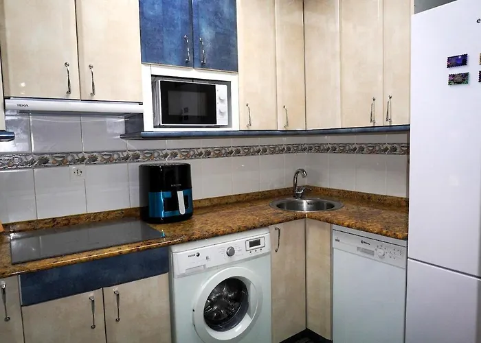 Con Piscina De Junio A Septiembre Y A 100 M De La Playa